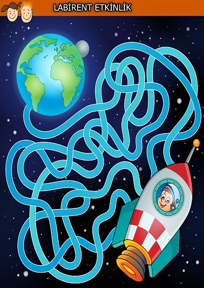Dünyaya ulaşmaya çalışan uzay aracındaki çocuk labirent bulmaca etkinliği