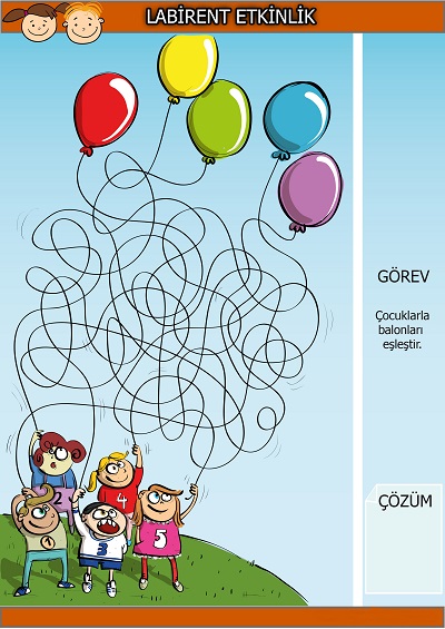 Çocuklarla balonları labirent bulmaca etkinliği
